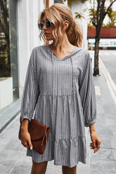Gestreiftes Langarmkleid mit V-Ausschnitt und Kordelzug